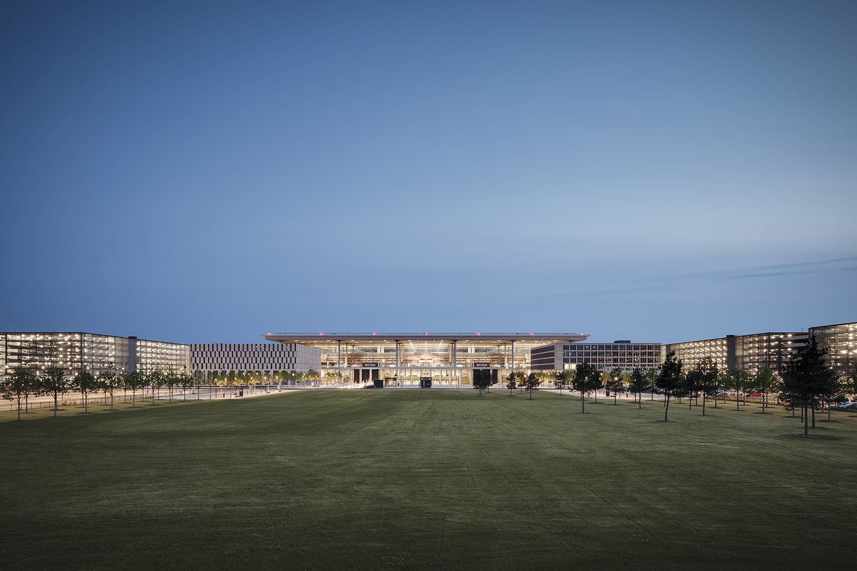 蓄势待发 首航展翅:柏林-勃兰登堡机场正式投入运营 / gmp-63