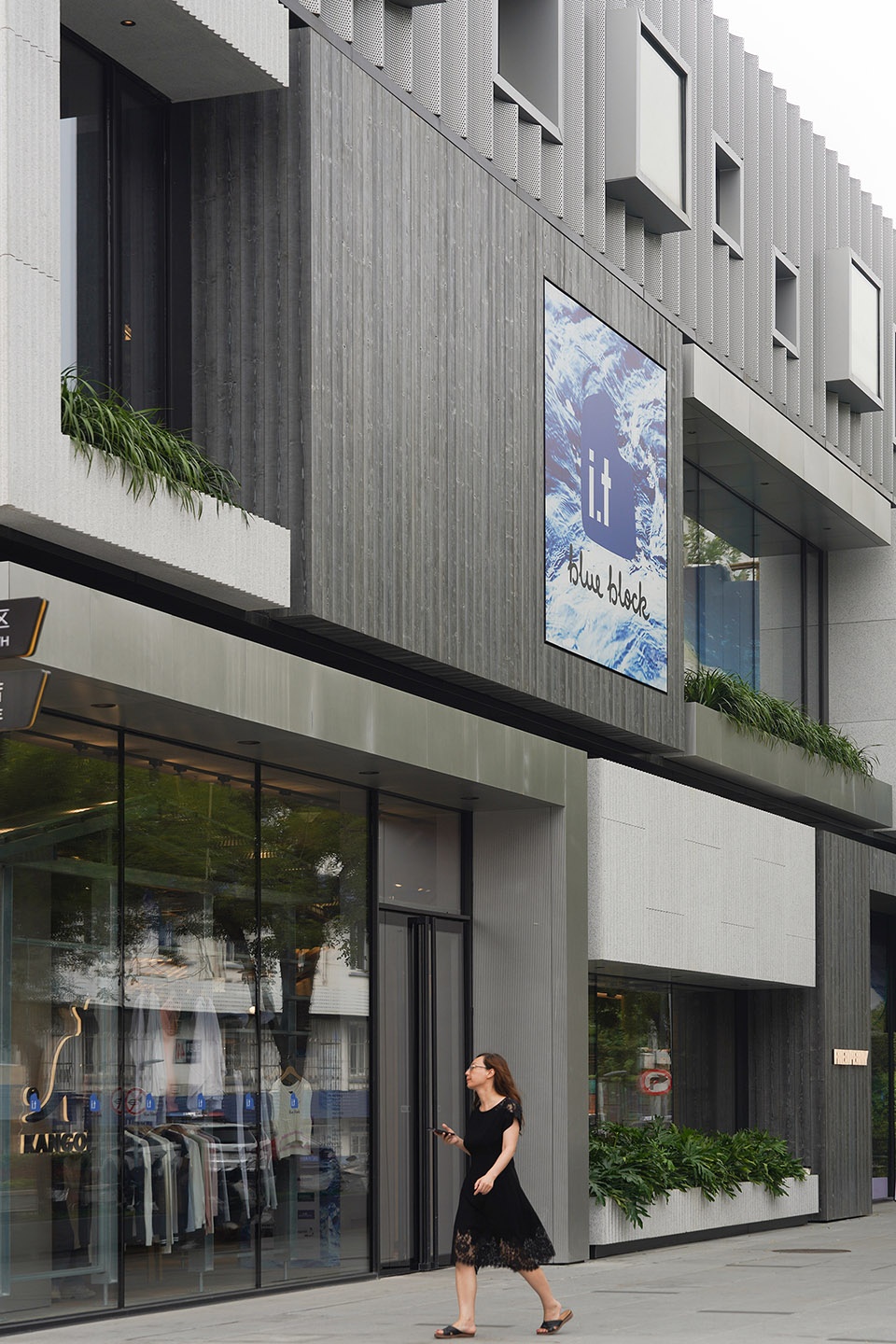 回赠街道以场所  北京三里屯太古里沿街建筑幕墙与公共空间更新丨中国北京丨moss.architects-21