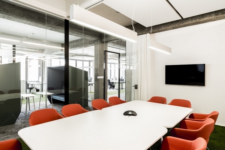 Onefootball足球主题办公室设计-17