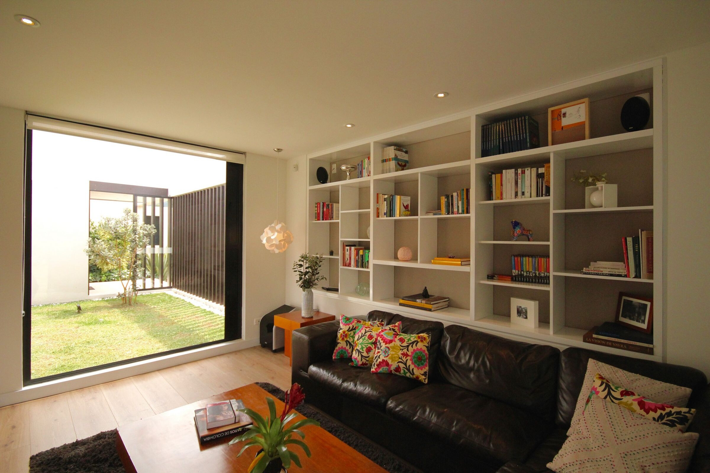 哥伦比亚 L 型别墅 · Campuzano Arquitectos 的室内外一体化设计-35