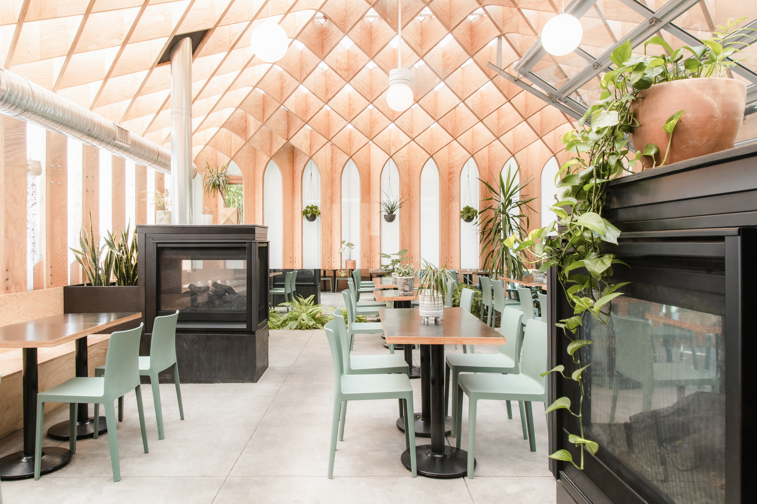 加拿大卡尔加里中央纪念公园木质曲线餐厅设计丨Studio North-23