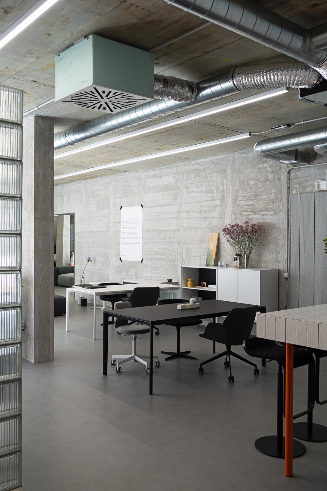 米兰 RIVIERA 工业风共享办公空间-17