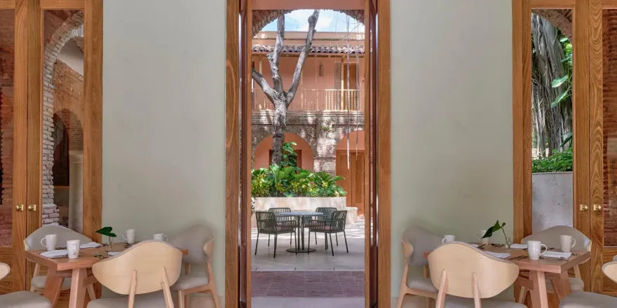 金普顿拉斯梅塞德斯酒店丨Estudio Moneo Brock-19