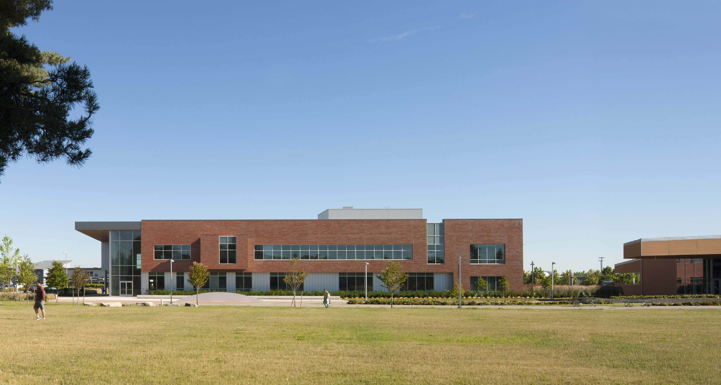 绿色环保的健康科学大楼-5