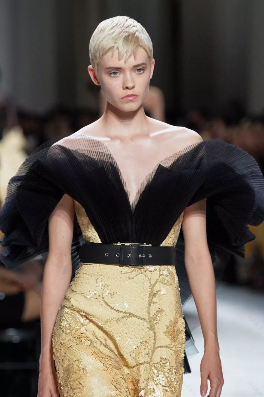 激进贵族的硬核高订 | Givenchy 2019 秋冬高级定制系列-60