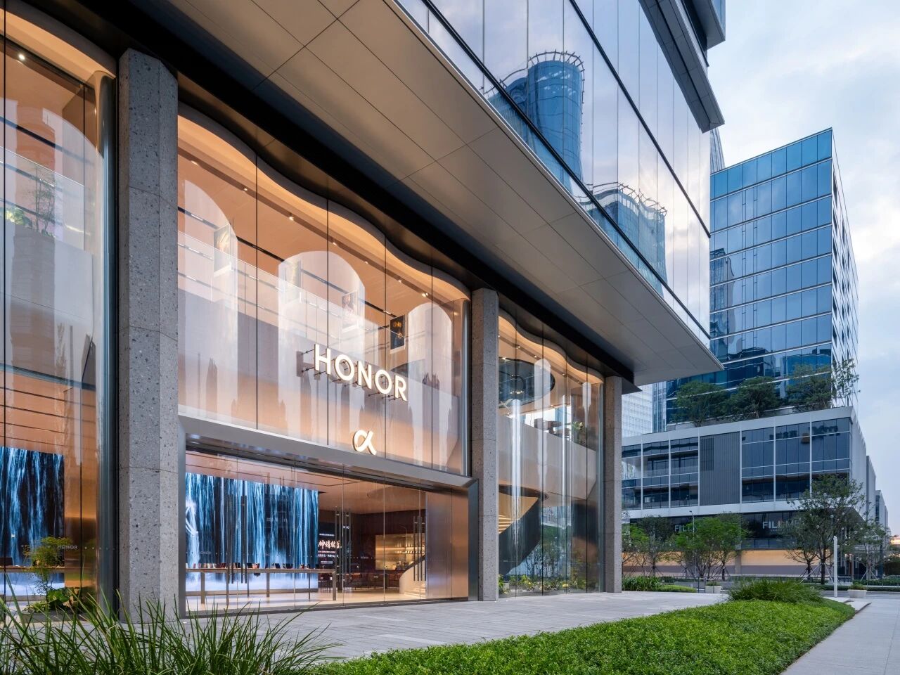 荣耀阿尔法AI旗舰店丨中国深圳丨HONOR Retail Design Studio-25