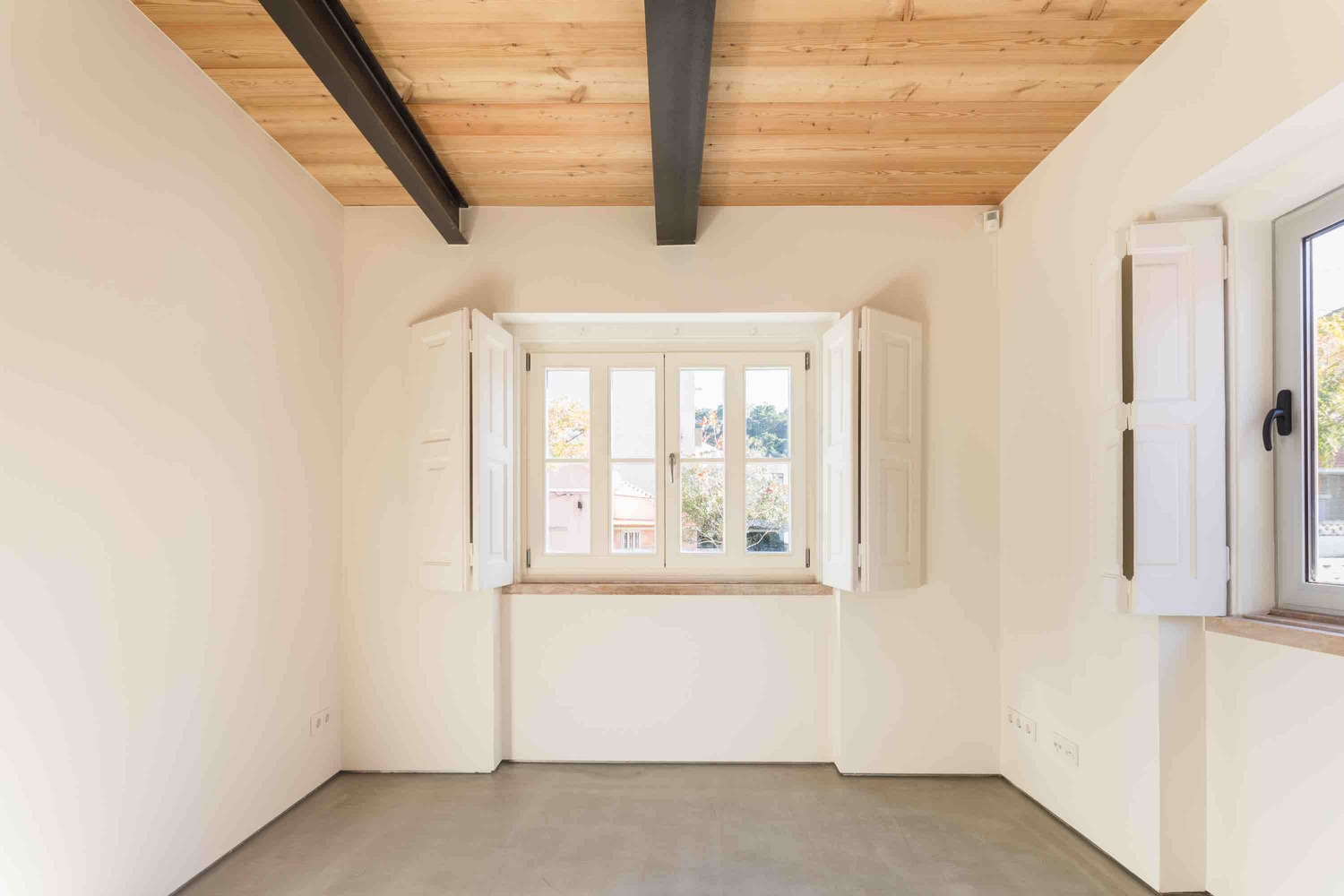 葡萄牙特拉法里亚度假屋 | 木质分隔打造舒适私密空间-72