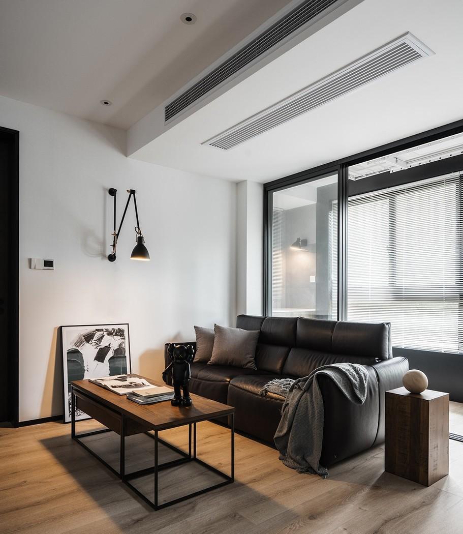 135㎡简约两居,真皮沙发与工业风茶几的完美融合-6