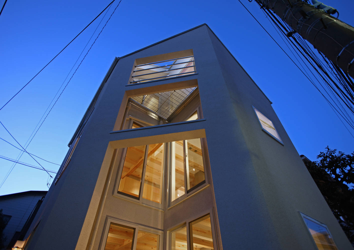 东京简约两户住宅 | 室内设计融入自然光与隐私保护-21