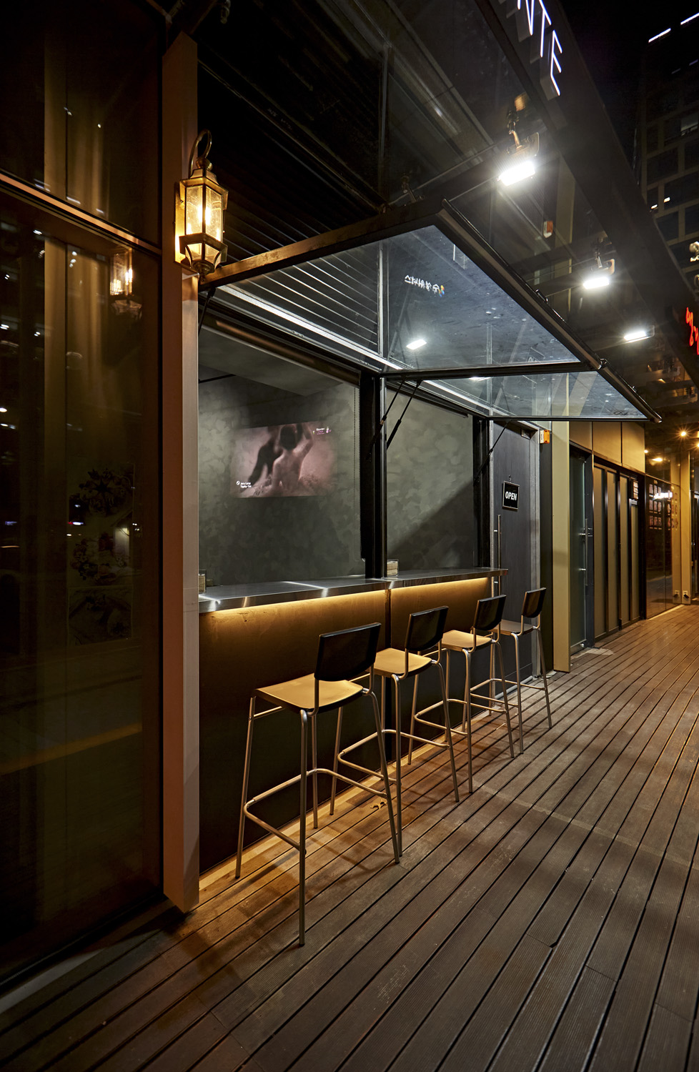 【韩国 12 平小餐厅 | 现代简约风，设计师巧妙打造舒适空间】-16