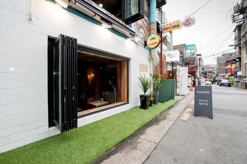 15 坪地下室酒馆，裸露混凝土打造简约工业风-11