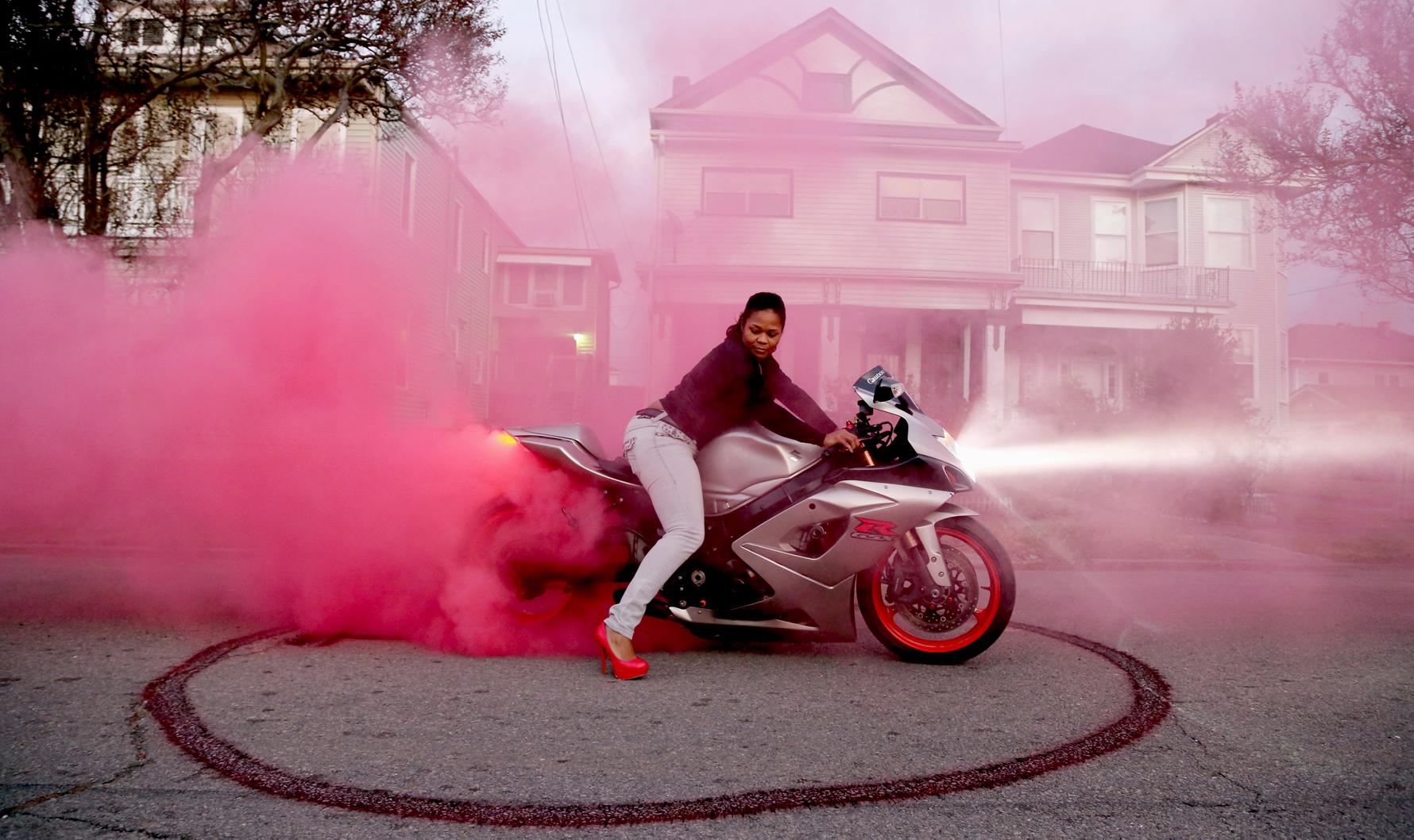 迷雾中的新奥尔良 | 摄影师 Akasha Rabut 探索城市隐秘亚文化-2