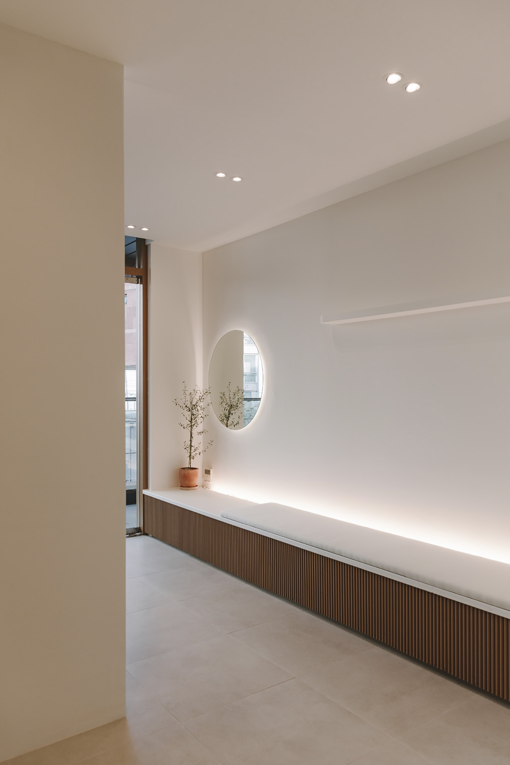 10 坪现代皮肤管理店的极简设计魅力-8