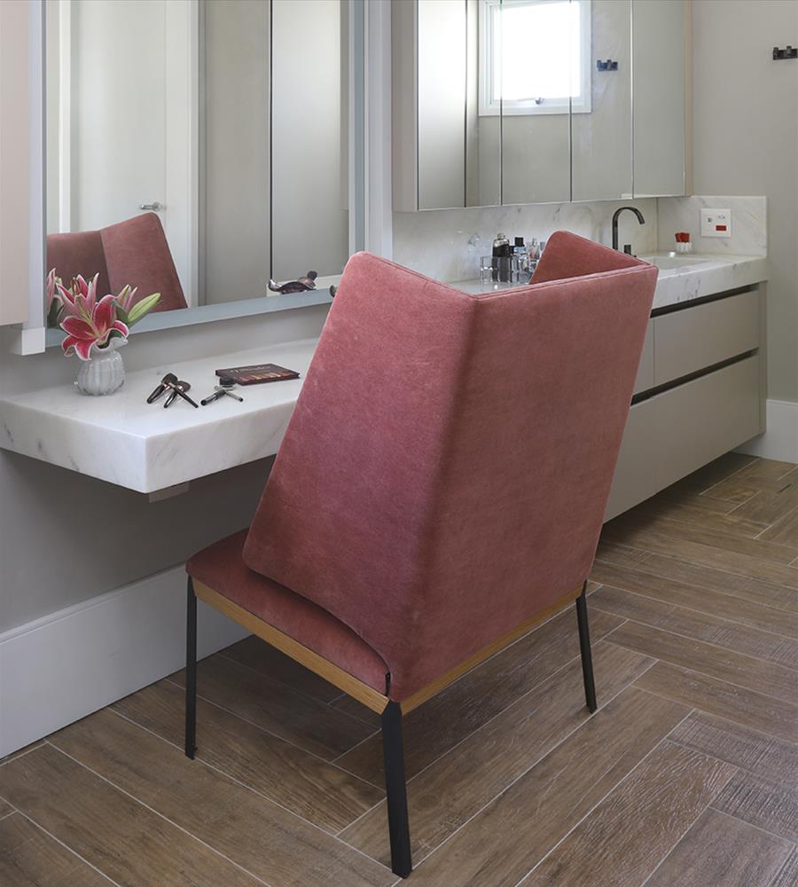 Mari Saad 的木质玻璃衣橱设计 | 宽敞明亮，组织性强-6