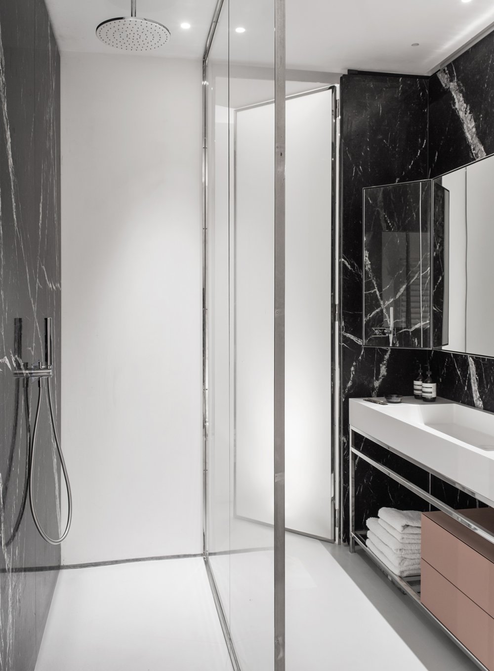 MM公寓
（注：Residence常见释义为住宅、公寓等，这里因为不清楚MM具体指代，保留英文，整体翻译为MM公寓符合一般表达习惯） 丨德国柏林-4