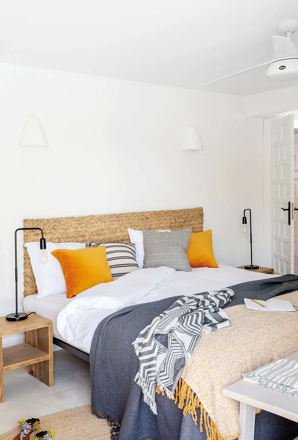 西班牙海景别墅的清新地中海风设计-6