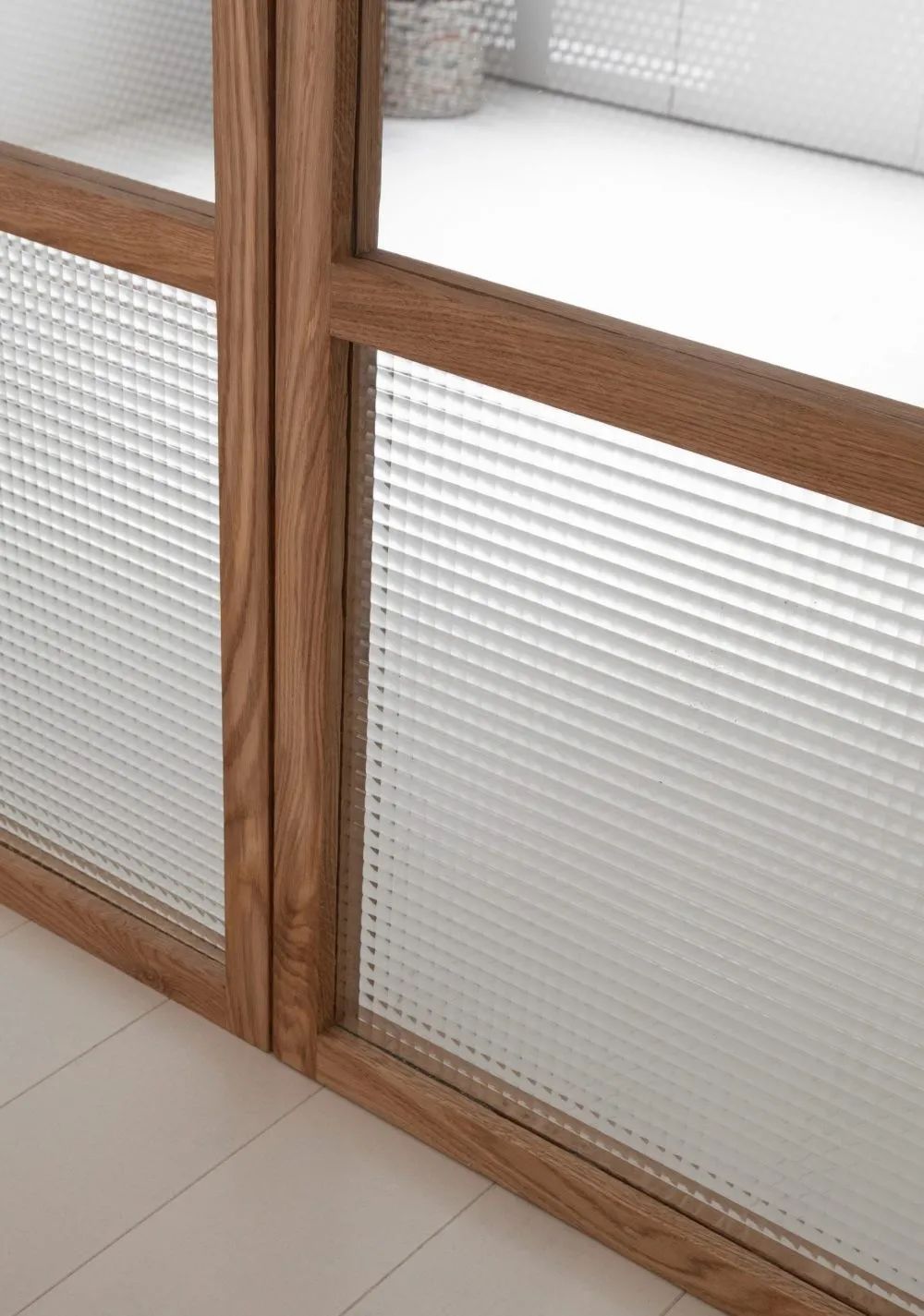 原木与玻璃的搭配,塑造百看不腻的家居空间-16