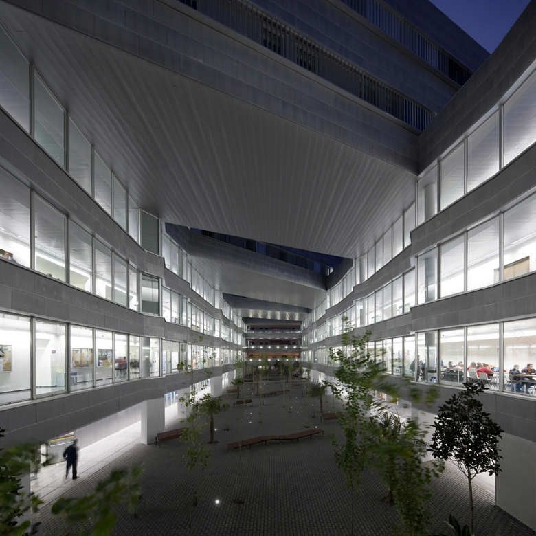 塞维利亚大学教育中心——公共建筑的新典范-5