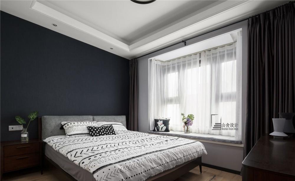 黑白基调的现代家居空间，书柜电视墙展现高雅品味-24