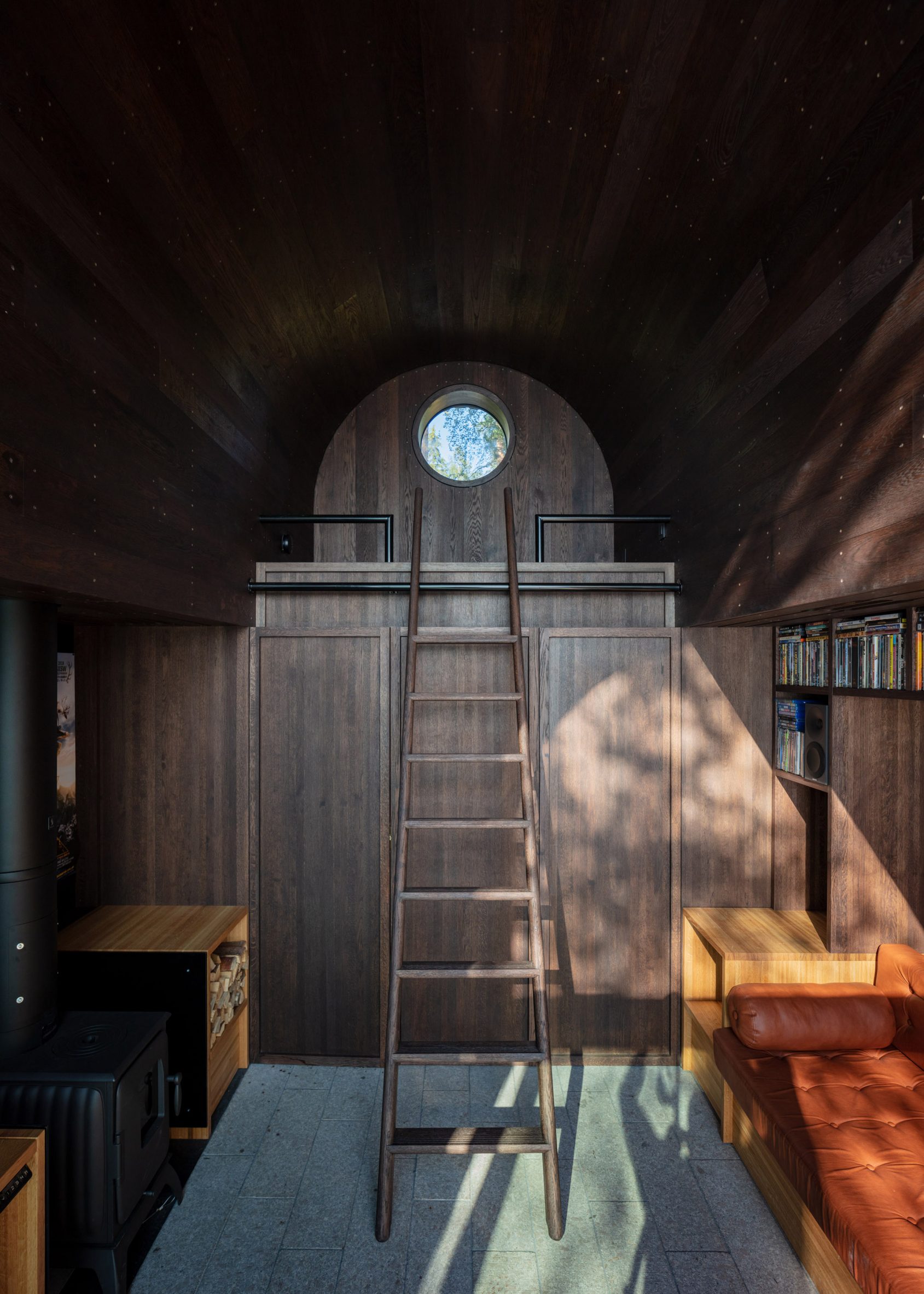 芬兰湖畔神秘电影人小屋-22