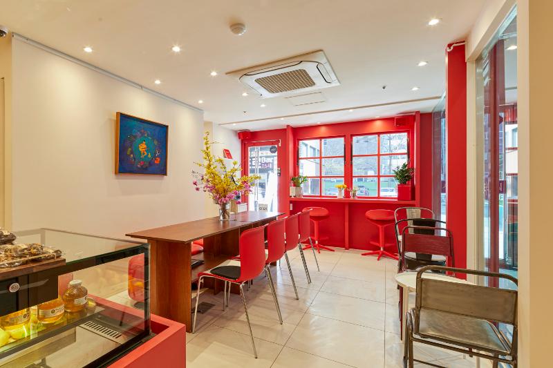 15 坪咖啡厅的活力色彩空间设计-3