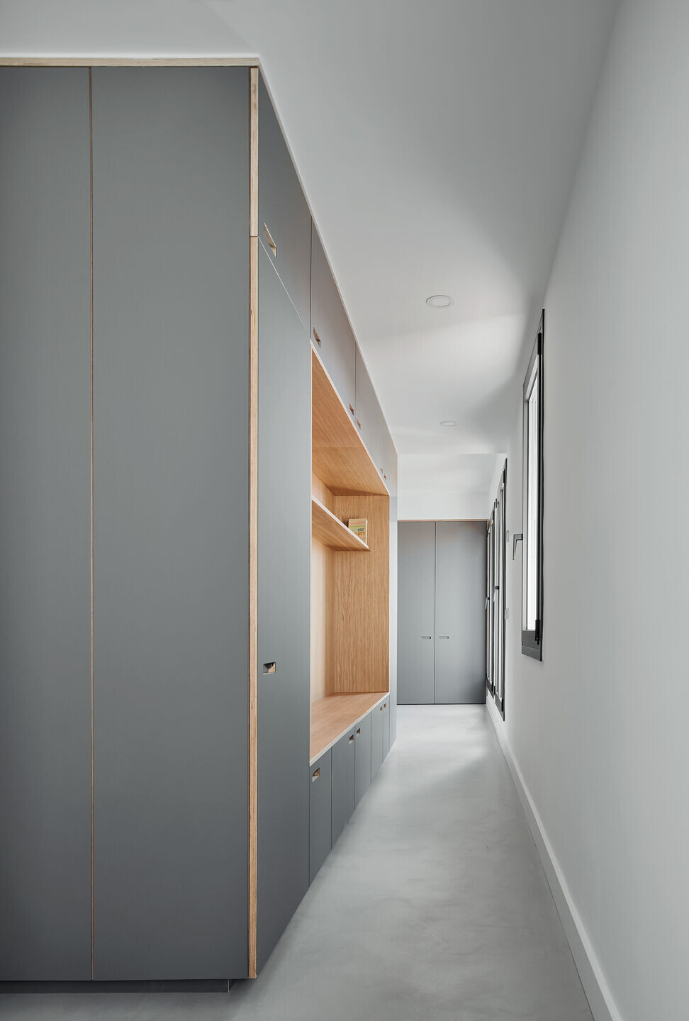 现代全能实验室 · 西班牙巴塞罗那 U 形空间公寓设计丨Allaround Lab-11