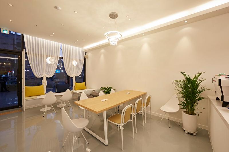 十五平米简约咖啡厅，点睛之笔的色彩设计-8