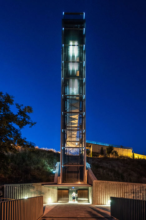 Steel-clad outdoor elevator connects the city and suburb in Pamplona-32
