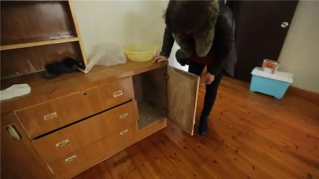 《梦想改造家》封神之作：同样花了130万，爆改悬崖之上老破危房，真的太牛了！-58