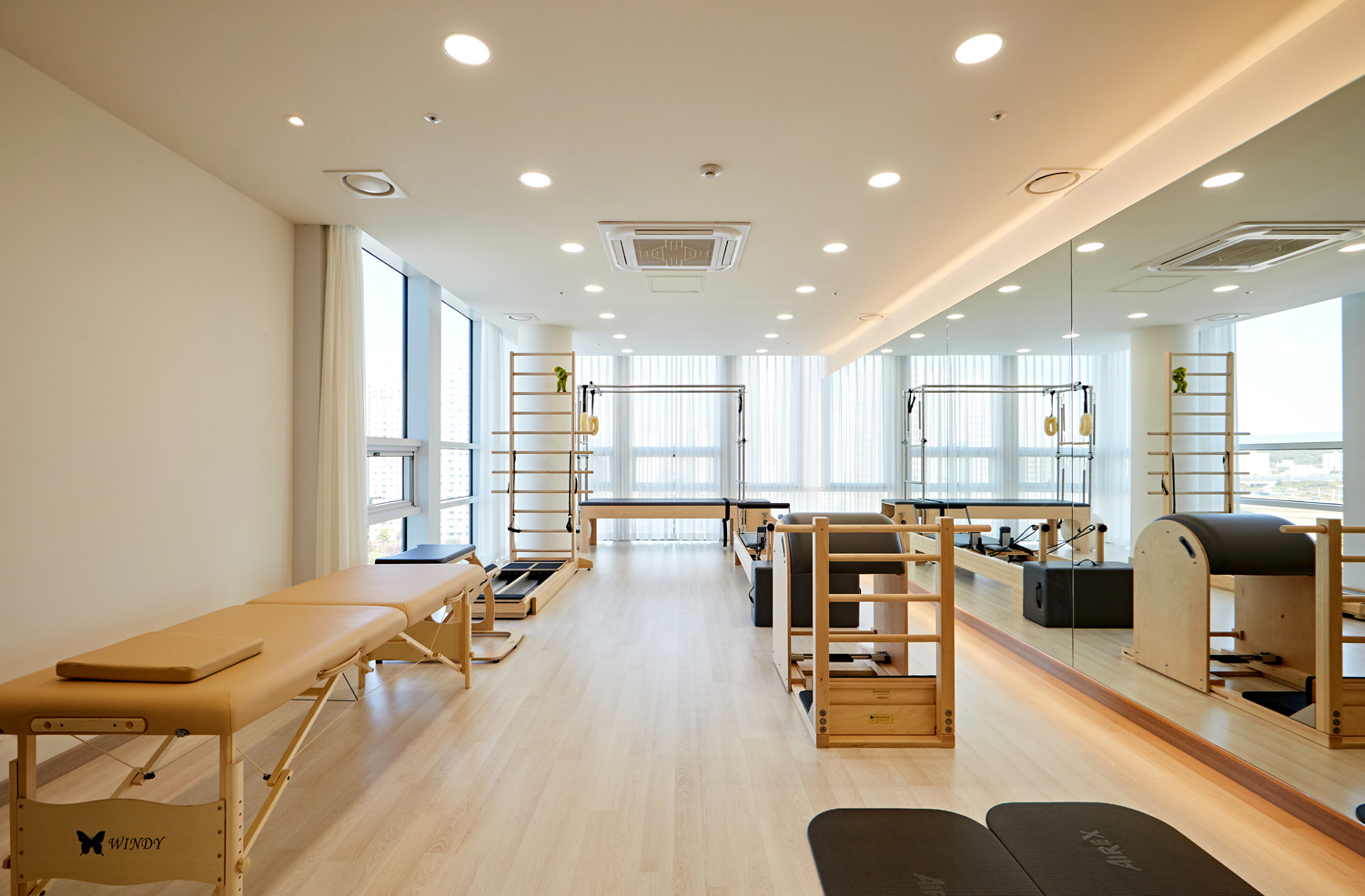 18 度温暖 | 白色与木质的和谐交融-11