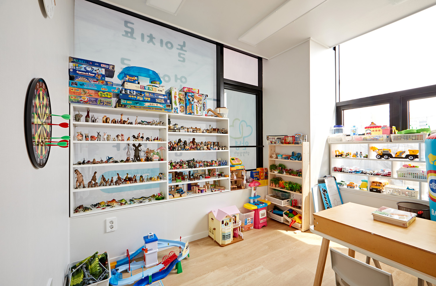 24 平米儿童发展中心，极简设计展现无限可能-10