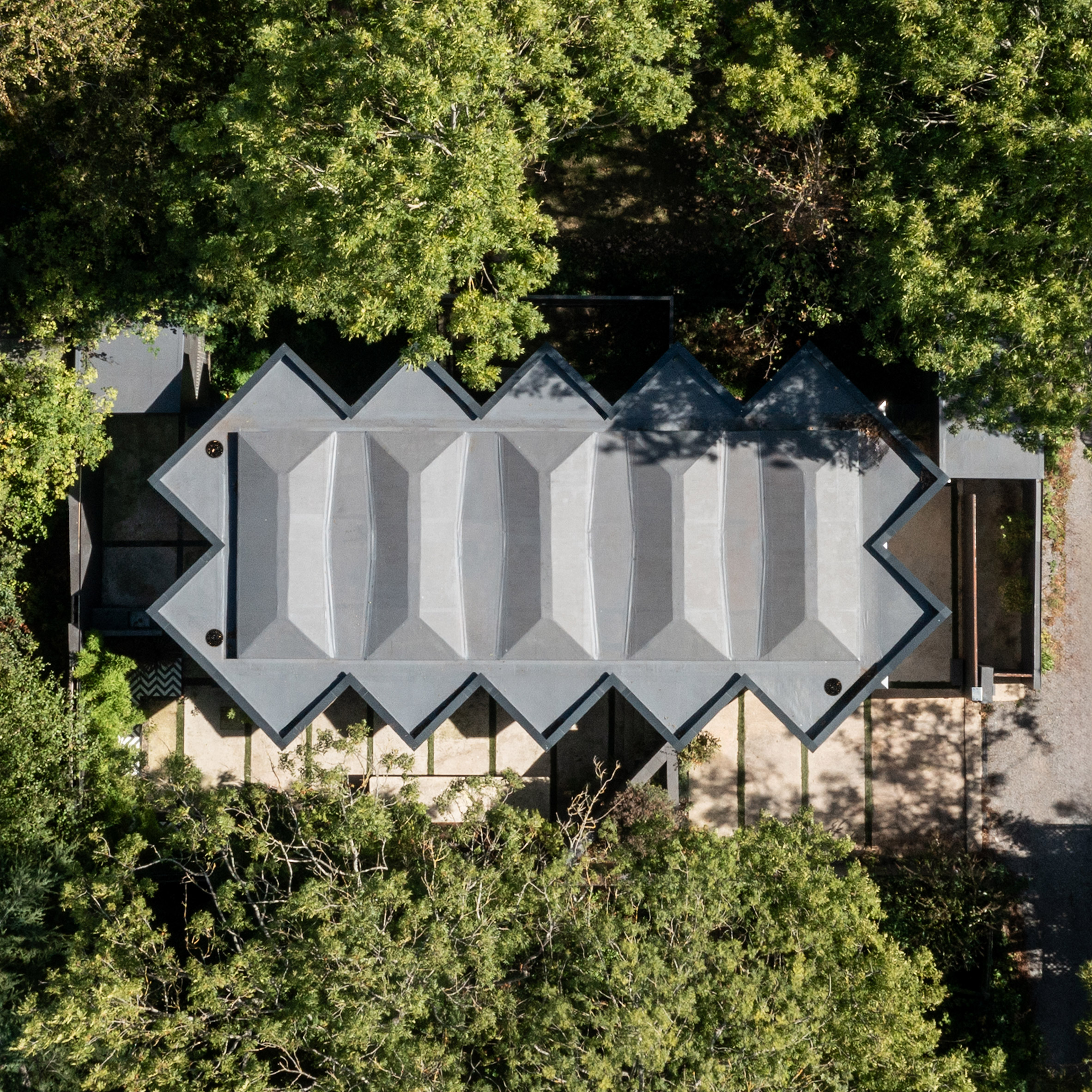 阿伯尔住宅（注：若Arbour为特定人名，这样翻译较合适；若有特殊背景需结合实际判断，若仅按字面可译为凉亭屋 ，这里按可能为人名情况给出此唯一结果） 丨英国伦敦-11