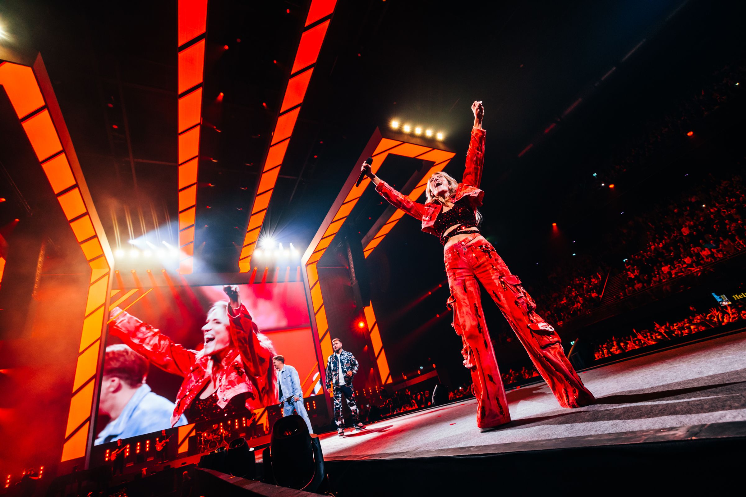 Stage design, showdirection & graphics - Suzan & Freek-1