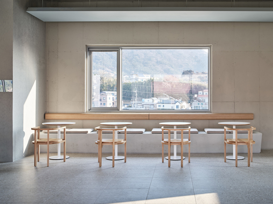 简洁风咖啡店面包店空间SINKI HAERO,韩国 | Designed by designby83 - 面包店 - 餐厅LOGO-VI空间设计-全球餐饮研究所-9