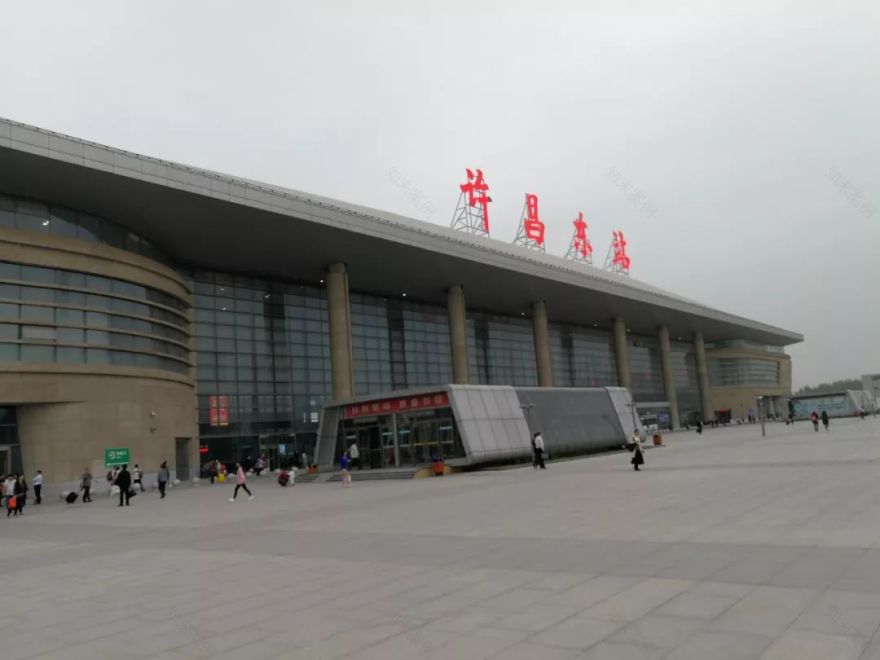 若是远行客,那便尽赏山间白月光——「了忘谷」民宿-10