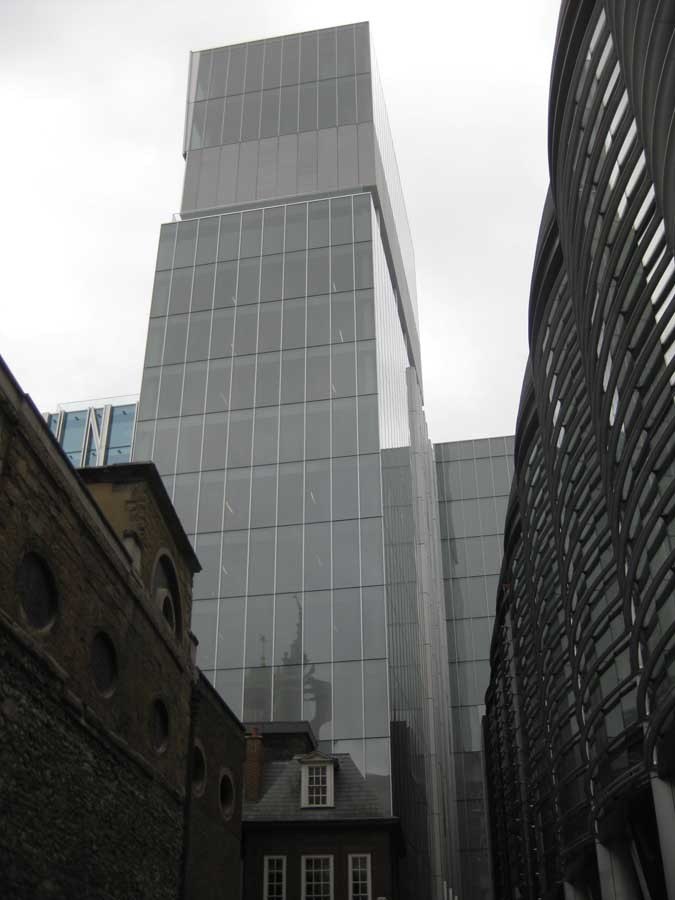 "OMA 设计的 N M Rothschild & Sons 总部 | 极简奢华的现代金融空间"-2