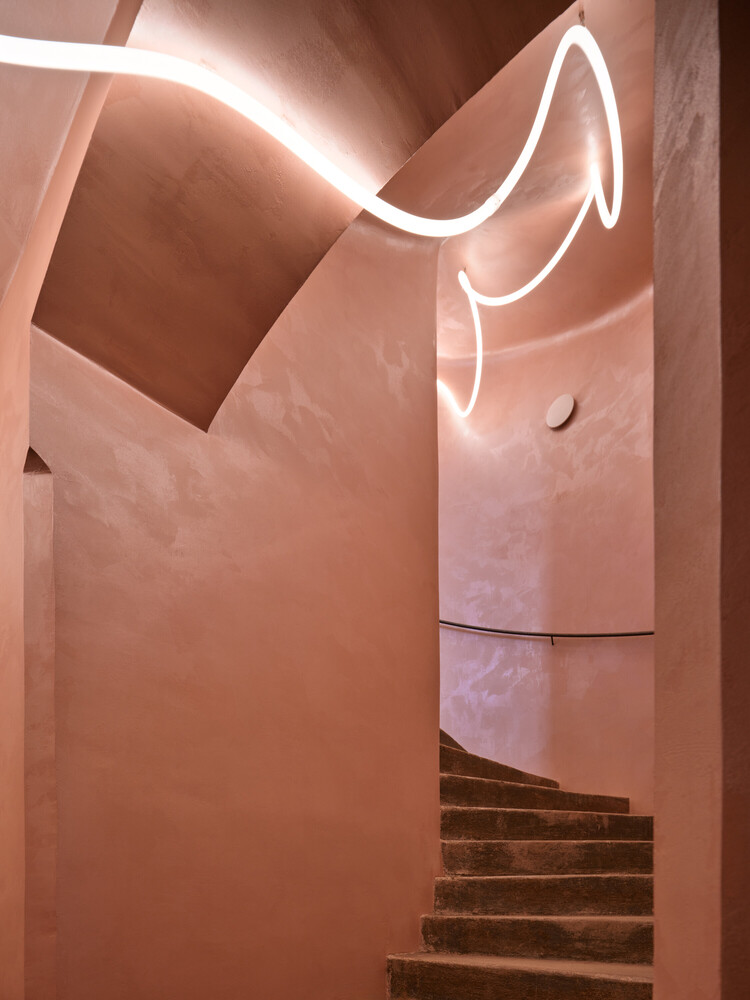 尊重原貌现代复兴为庭院式画廊注入活力的公寓楼设计丨意大利布拉丨戈者设计,Plus One Architects工作室-24