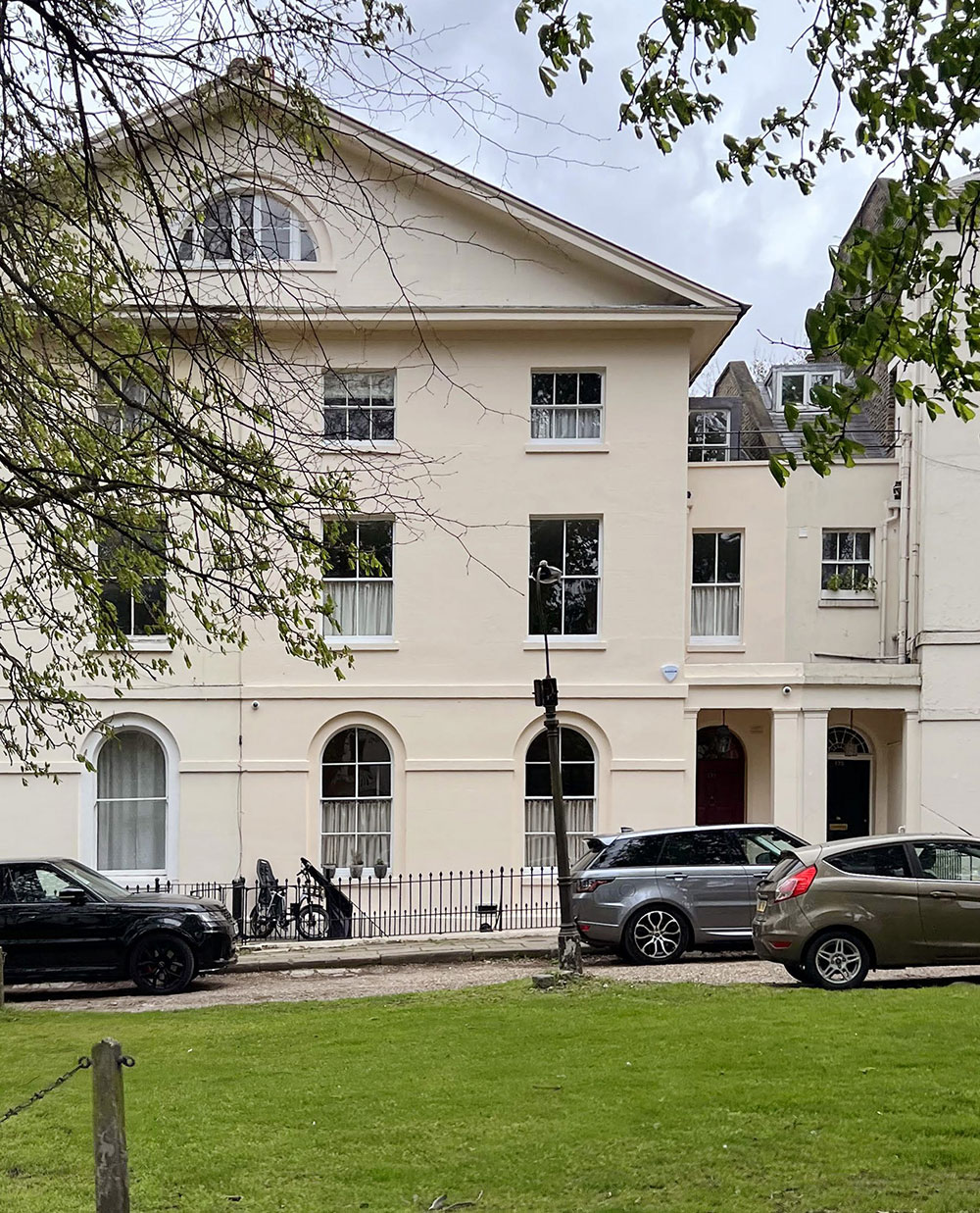 伦敦优雅乔治亚风格住宅的色彩对比设计-2