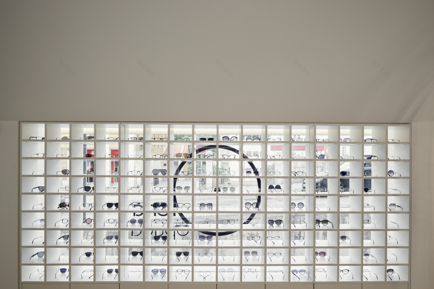 葡萄牙 Lena Optics 眼镜店,动感布局展现空间韵律-22