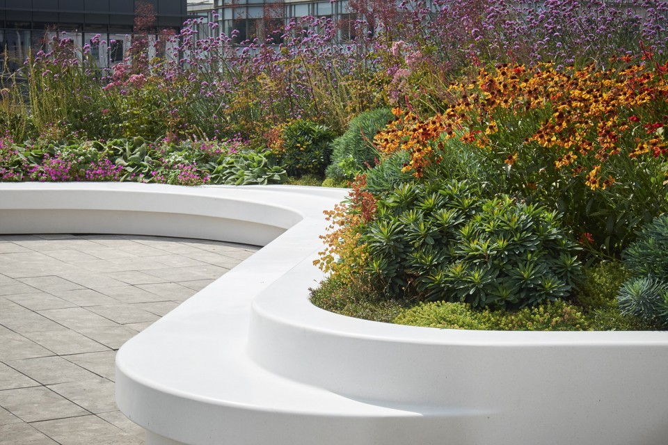 伦敦 New Ludgate 地块街道空间与屋顶花园 | 精致细节打造城市绿洲-9