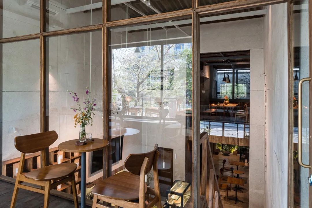 越南老街道咖啡店,复古与现代交融-20