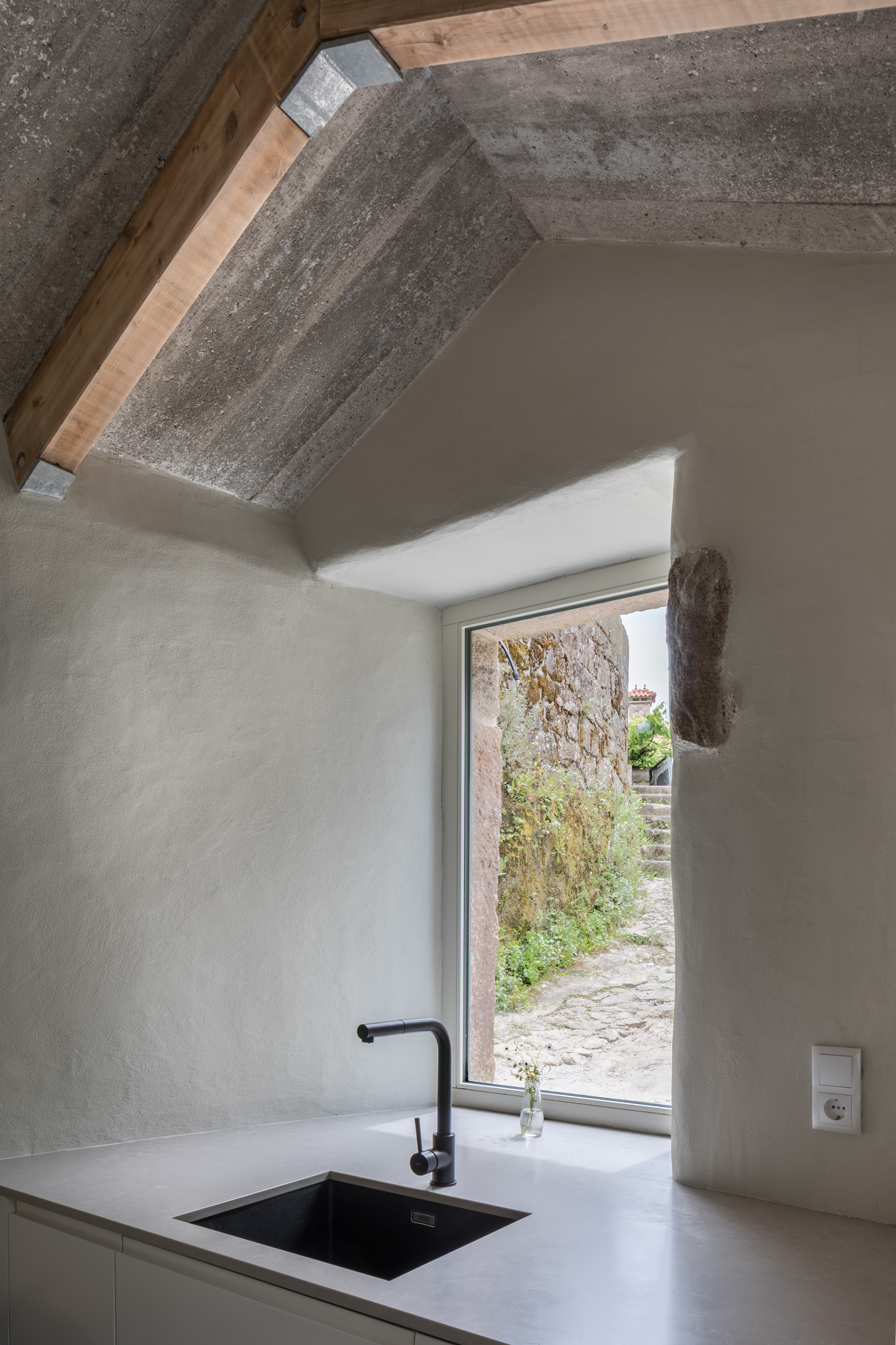 姊妹屋；姊妹楼（需结合具体语境确定最合适的表达，这里假设在描述建筑等场景下） 丨葡萄牙丨oitoo-33