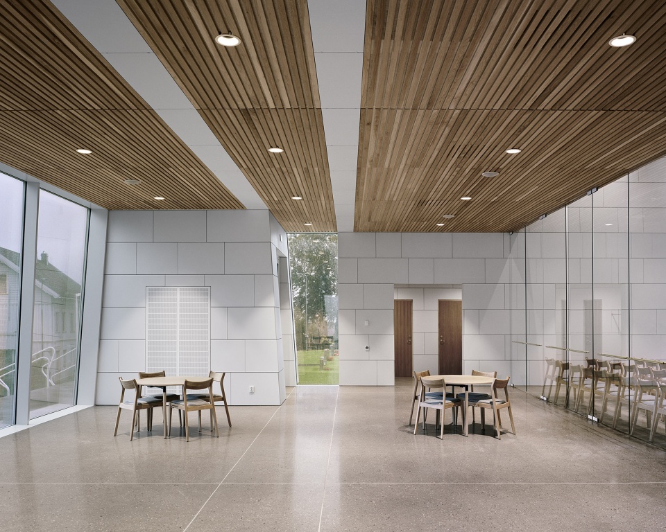 波什格伦教堂 · 瓷质立面与温暖橡木的共生空间-52