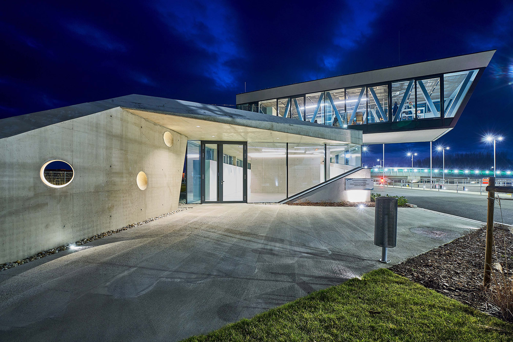 匈牙利 MosoniDanube 防洪闸门控制大楼丨TÉRHÁLÓZAT-57