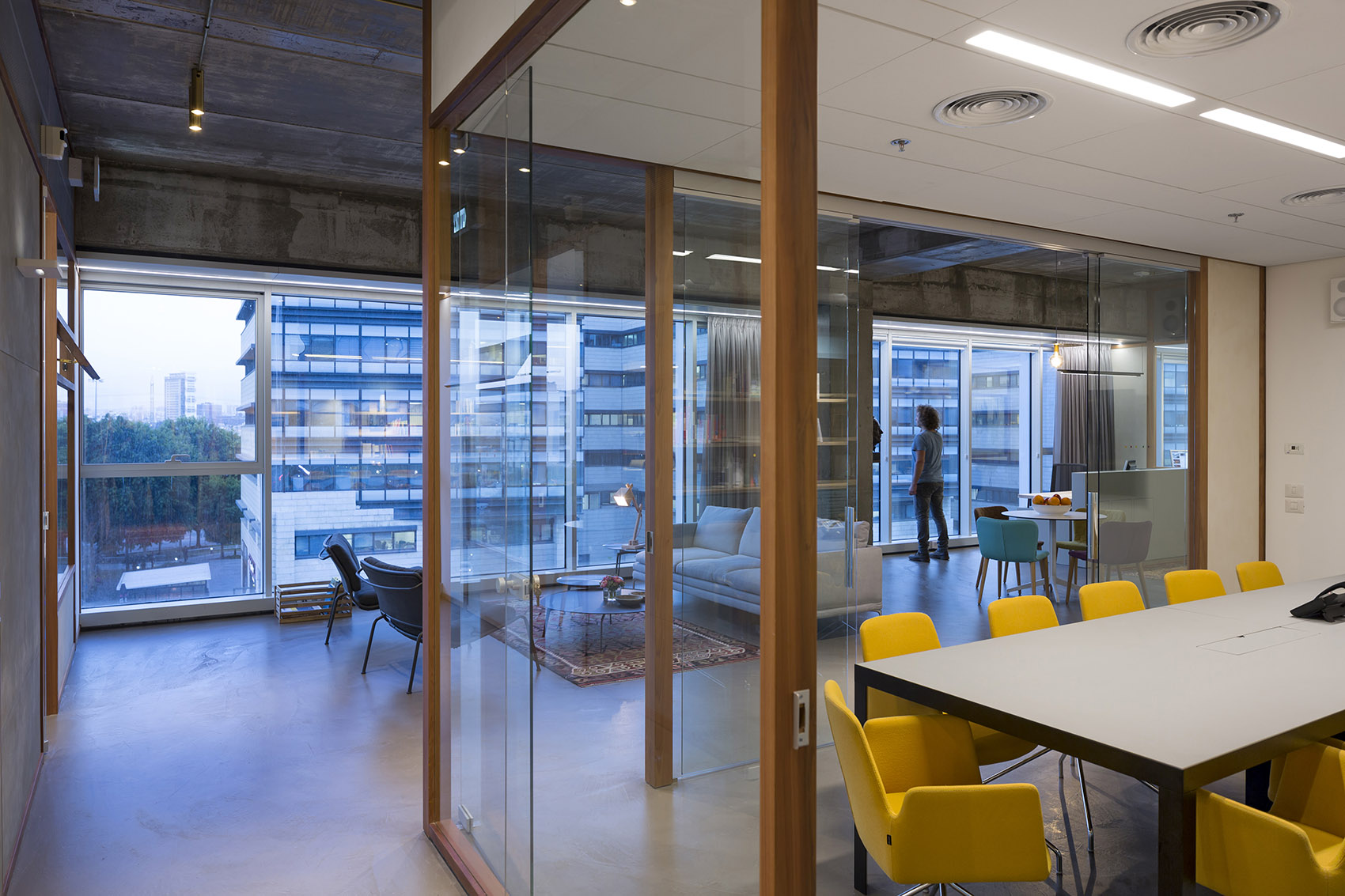 Lautman基金办公室，以色列特拉维夫 / Raphael Cohen 和 Zach Ronen-46