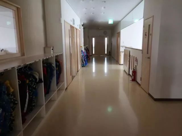 看看日本幼儿园环境细节,培养幼儿秩序感!-8