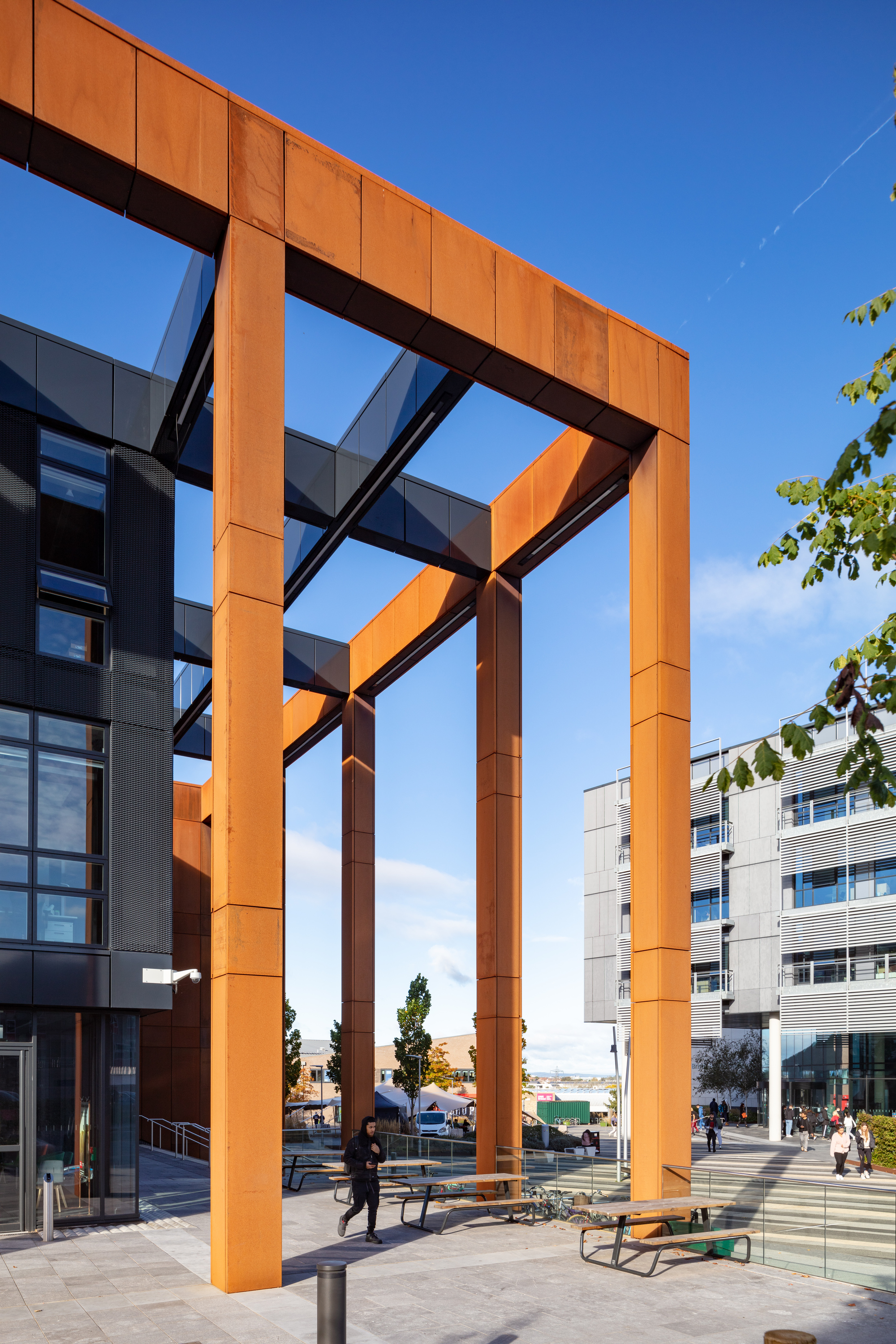 英国布里斯托大学工程学院丨AHR-33