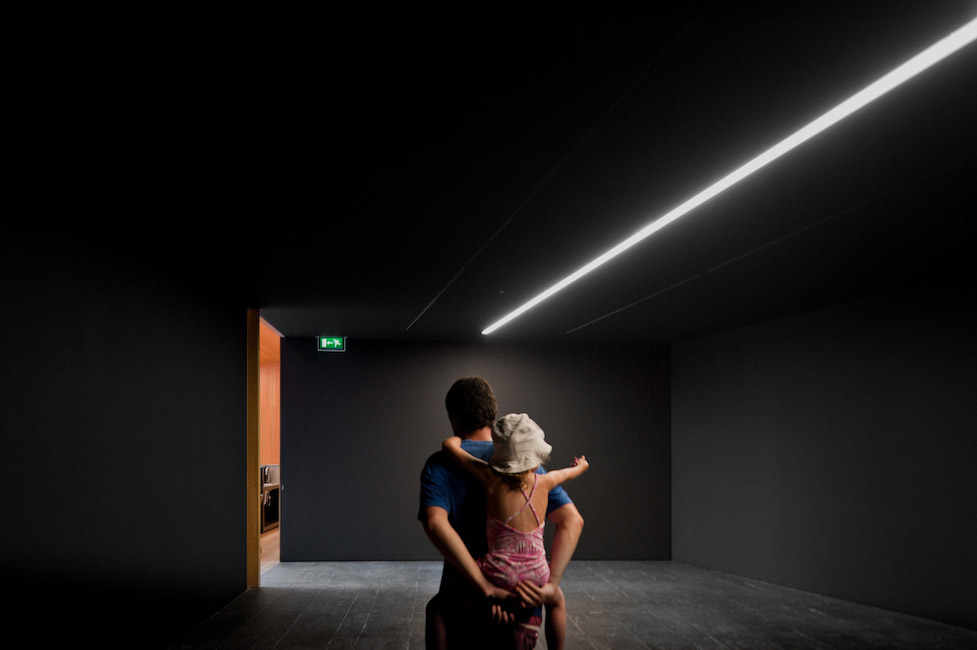 湖畔双砾，葡萄牙 / Aires Mateus-36