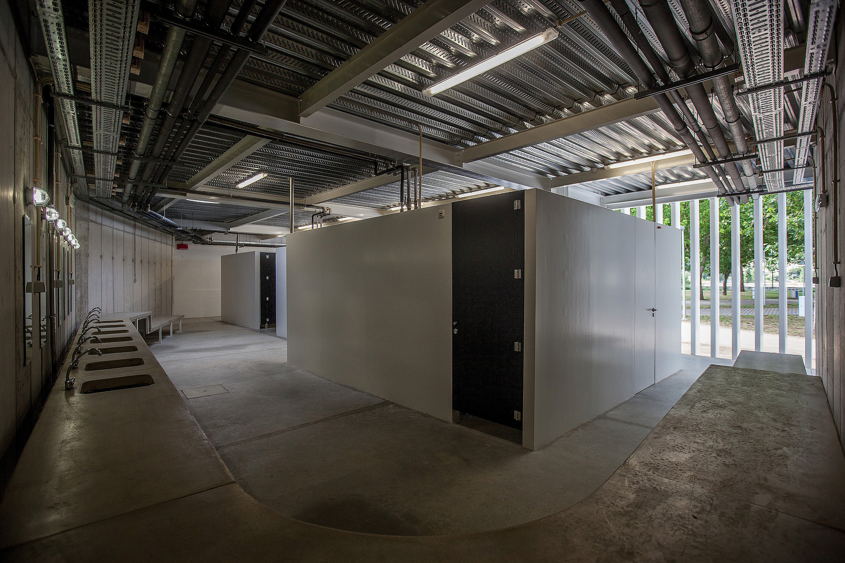 河岸边的有机连通结构-17