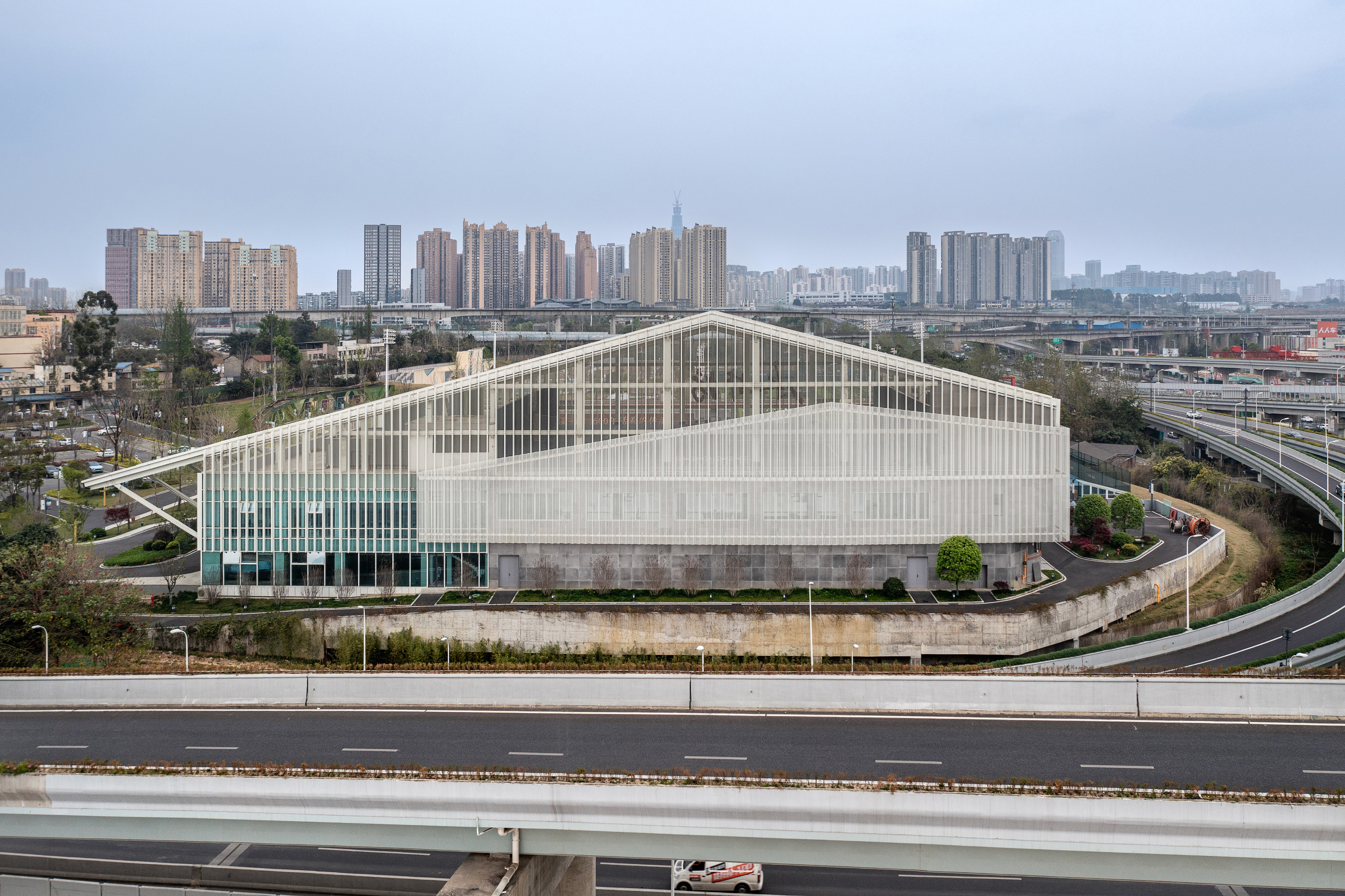 朴素的飘逸：成都锦江城市运动公园复合体育馆 / 山鼎设计-7